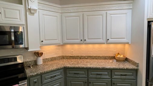 kitchen with backsplash